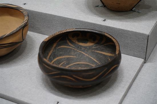 彩陶水波纹钵（新石器时代马家窑文化）